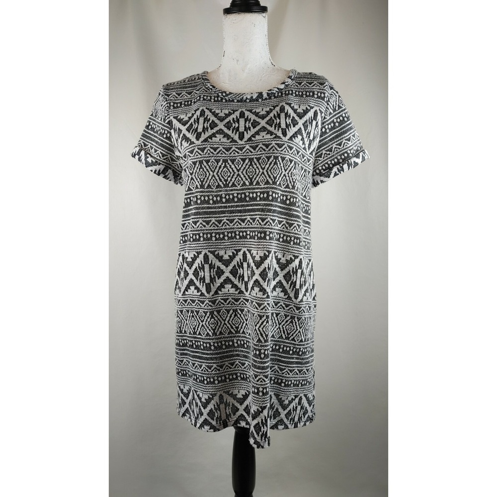 CHARLOTTE RUSSE SHORT BLACK & WHITE KNIT DRESS SHORT SLEEVE‎ LARGE